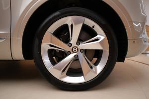 Bentley Bentayga V8 Centenary Specifications 2020 года  (UAE)